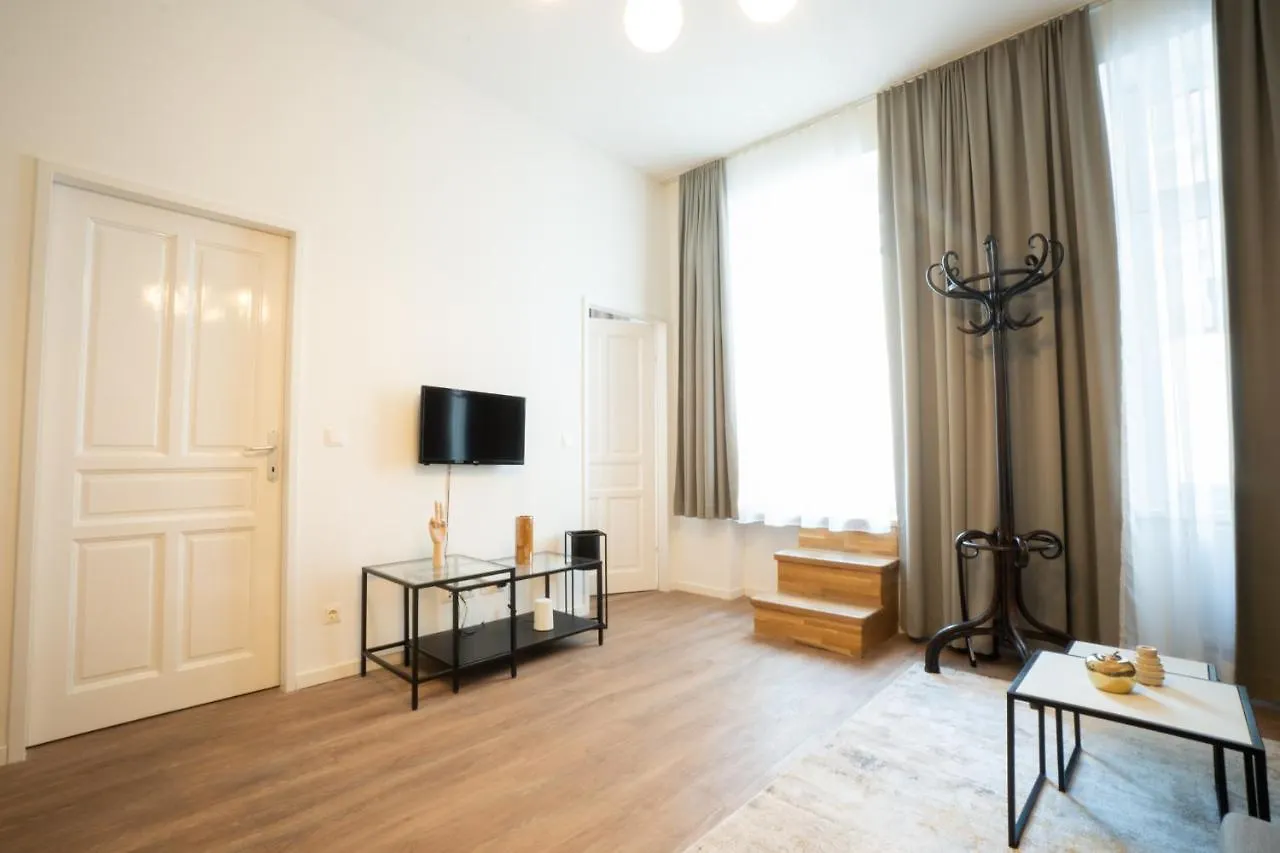 Spacious Apartment With Huge Shared Terrace And Grill Located Between City Centre And Donau River Vienna