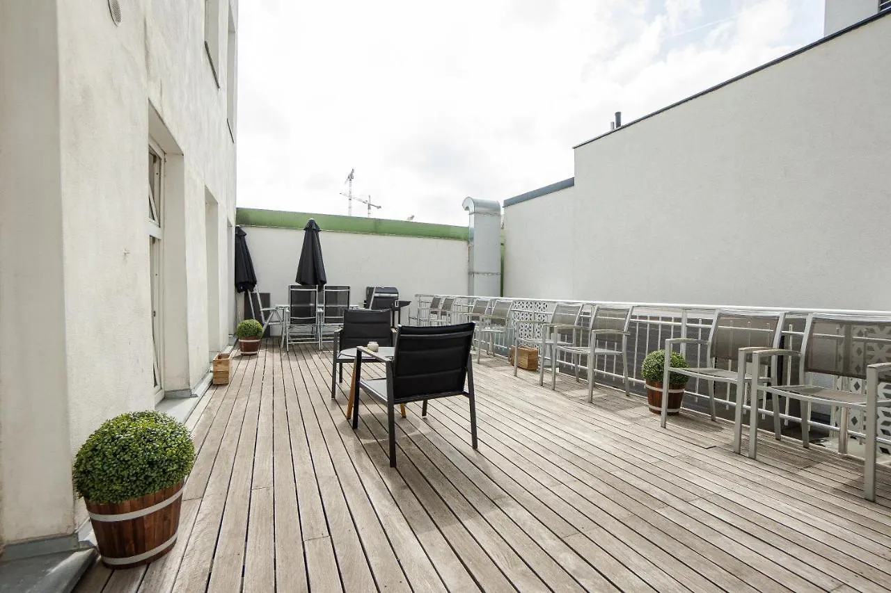 Spacious Apartment With Huge Shared Terrace And Grill Located Between City Centre And Donau River Vienna