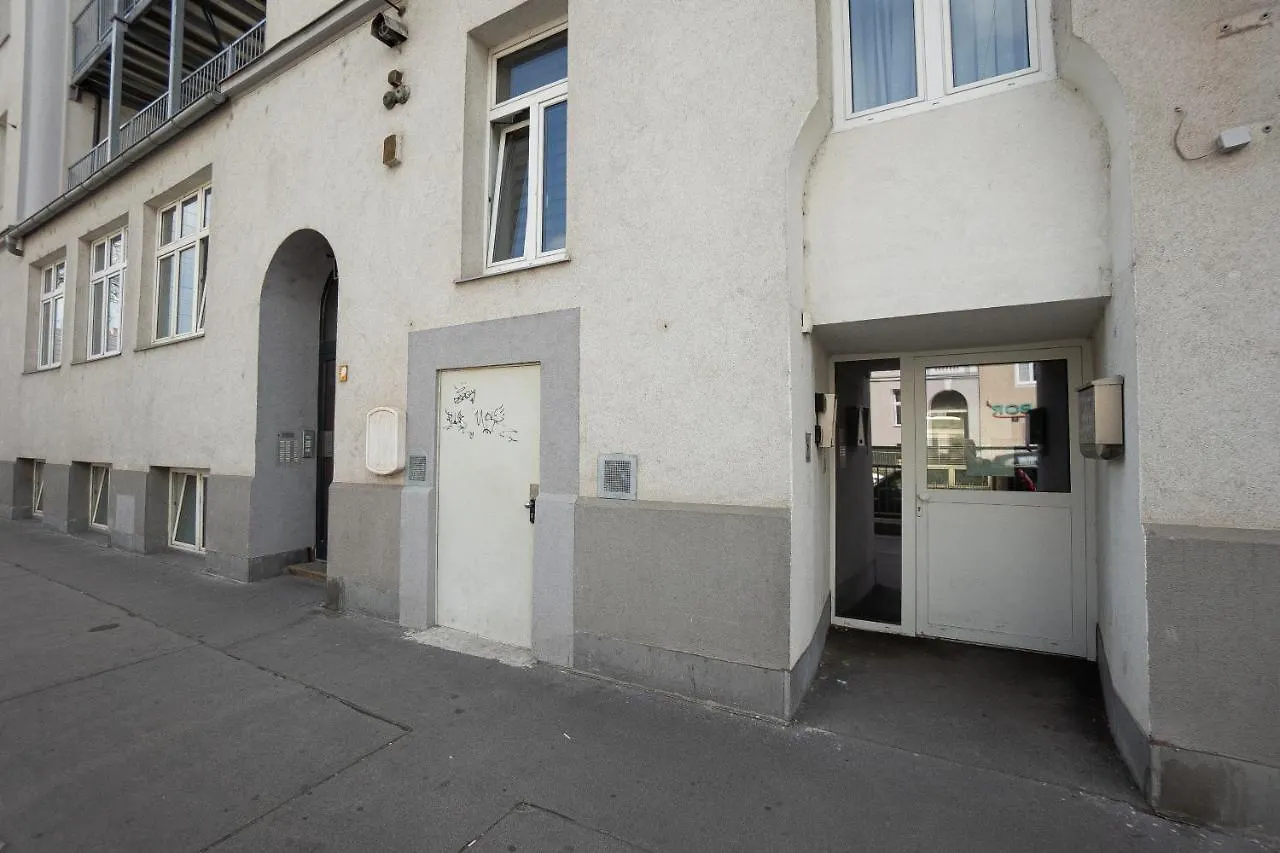 Spacious Apartment With Huge Shared Terrace And Grill Located Between City Centre And Donau River Vienna